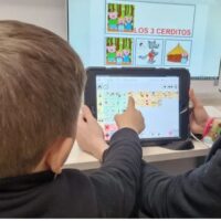 Becas ComuniCAA 2026: Apoyos especializados para personas autistas y sus familias (Para Familias no Usuarias de Fundación ConecTEA)