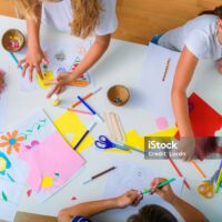 Curso gratuito de monitor/a de patio y comedor para el bienestar infantil.