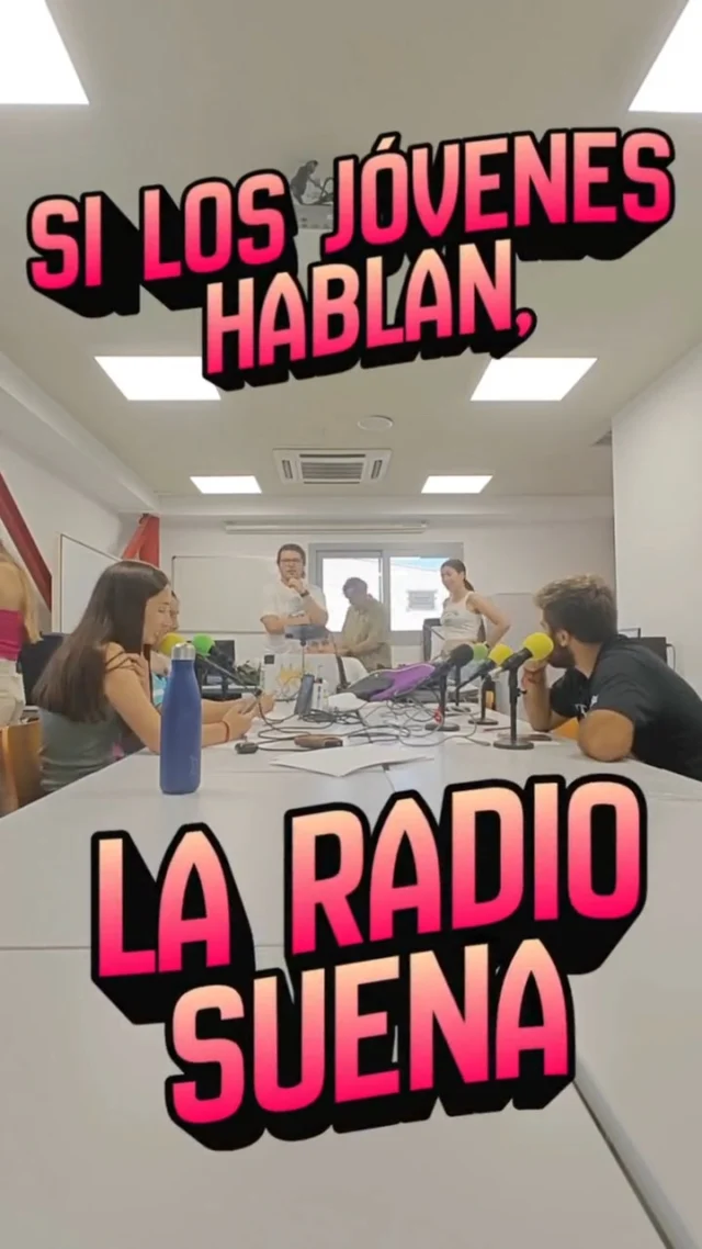 🎙️💜 ¡Dale voz a tus ideas con Radio La Brújula!
¿Te gustaría hacer radio, crear tu propio programa o compartir tus intereses? 🎧✨ ¡Este es tu espacio para aprender, crear y comunicar!
🙌 Si tienes entre 12 y 35 años, este espacio es para ti. No necesitas ser un experto: ¡solo tener ganas de aprender, crear y comunicar!
📅 Nos encontramos los martes de 17:00 a 19:30 h.
🔗 Escuchas los programas y descubre cómo participar en: www.lacasajoven.com/la-brujula-radio/
¡Tu voz también cuenta! 🧭🎤